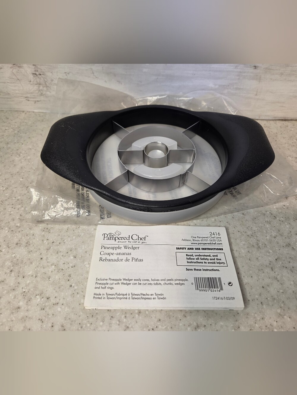 Pampered Chef Pineapple Wedger Slicer Corer Cutter #2416 w Guard Manual